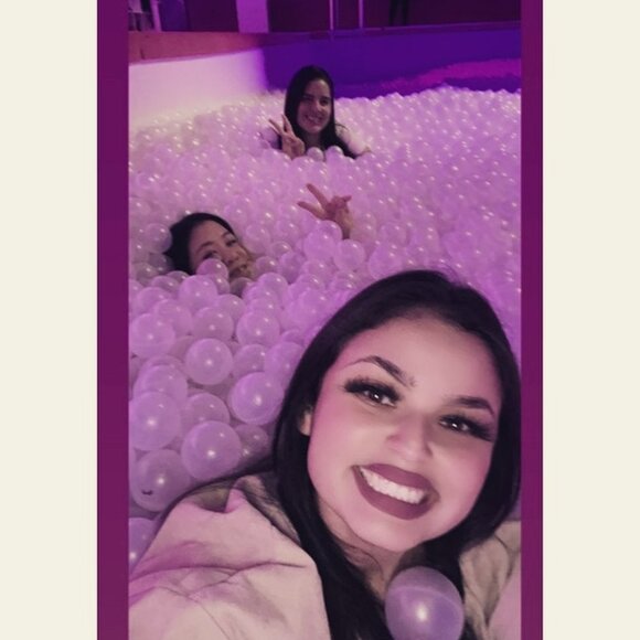 Meet your Posher, Adriana - Picture 2 of 6